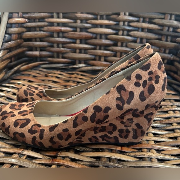 Chinese Laundry Round Toe Leopard
Wedges Heels Women Size 7.5 - Picture 1 of 11